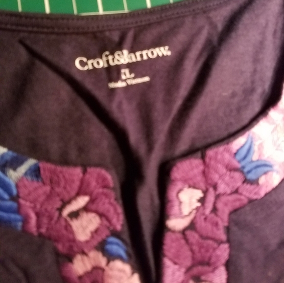 Croft & Barrow Sleeveless Deep Blue Embroidery XL - Picture 2 of 2